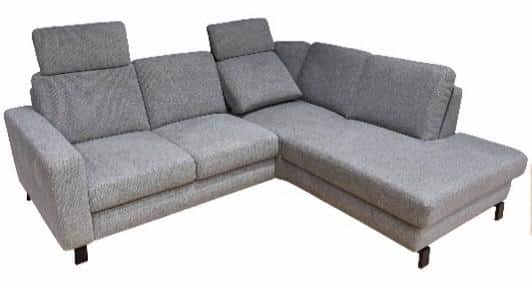 (2AL/60/KURZ/li-2HO/60/KURZ/re) Beverly 8213 grey Bezug in grau, Polsterung mit NovaSpring-Federkern auf dauerelastischer Wellenunterfederung, Armlehne Typ 5, Metallfuß TYP 3 matt-schwarz, Sitz- und Rücken TYP 1 - GLATT mit Kappnähten, Schenkelmaß ca. 232x190 cm, auch seitenverkehrt erhältlich Hinweis Maßangaben Alle genannten Maßangaben sind Circa-Maße