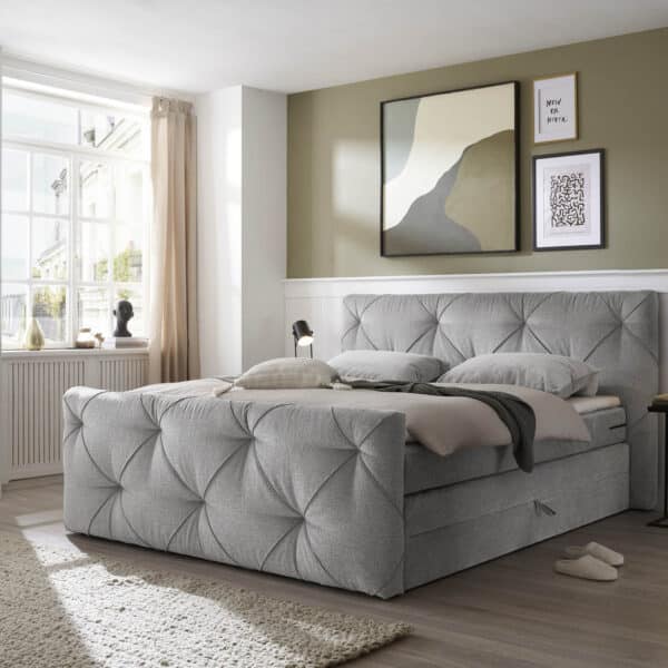 Bezug Tresor 05 silver, Box Benellfederkern, Tonnentaschenfederkern-Matratze H2, 2 Bettkästen, HR 30 Topper (4cm), Liegefläche 160x200cm, Liegehöhe 58cm, BHT 204/115/230cm Hinweis Maßangaben Alle genannten Maßangaben sind Circa-Maße