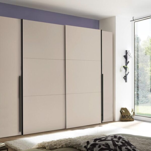 Korpus/Front Dekorfolie, Farbe Kaschmir, 2 Schwebe-/ 2-Drehtüren (außen), Inneneinteilung: 3 Mittelseiten / links und rechts je 4 Böden / Mitte je 1 Boden und1 Kleiderstange, B/H/T 267x205x57 cm